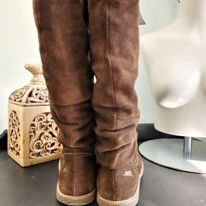 Suede boots by Earth